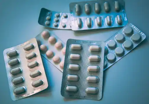 Udiliv 300 Tablet – Treats primary biliary cirrhosis and gallbladder stones.